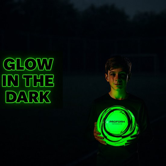 Lichtgevende Voetbal LED – Glow in the Dark Voetbal Maat 5 – USB-C Oplaadbaar – Inclusief Pomp – Cadeau voor Voetballer – Performance Pro